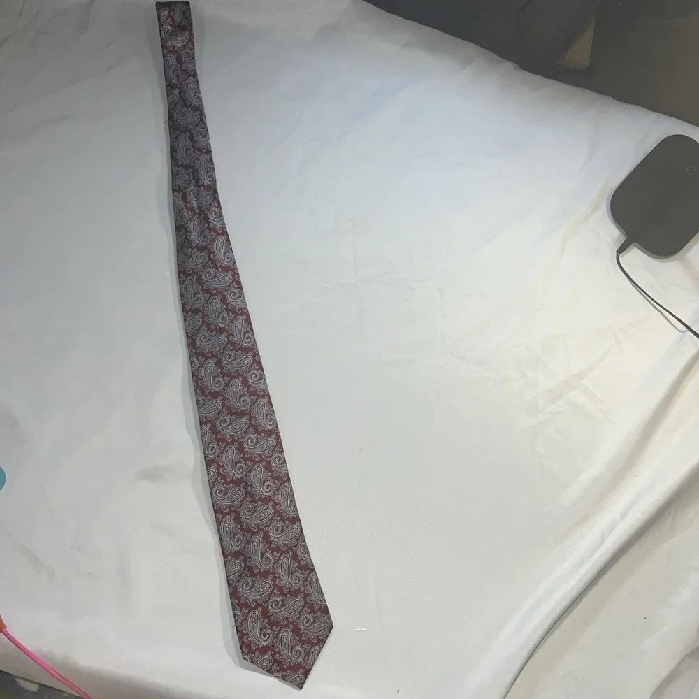 Jos. A. Bank Men's Tie 100% Silk burgundy‎ paisley Necktie Business Formal 207